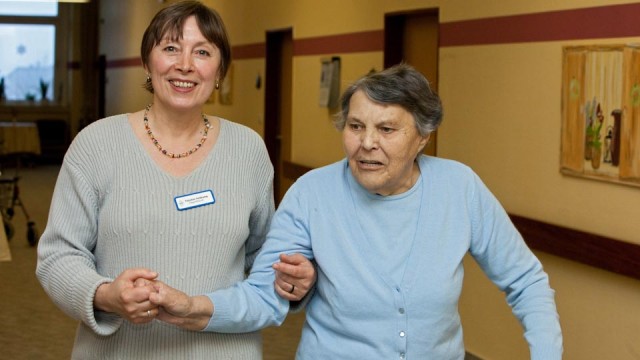 Wir kümmern uns um Menschen - nicht um "Pflegefälle" Wir kümmern uns um Menschen - nicht um "Pflegefälle"